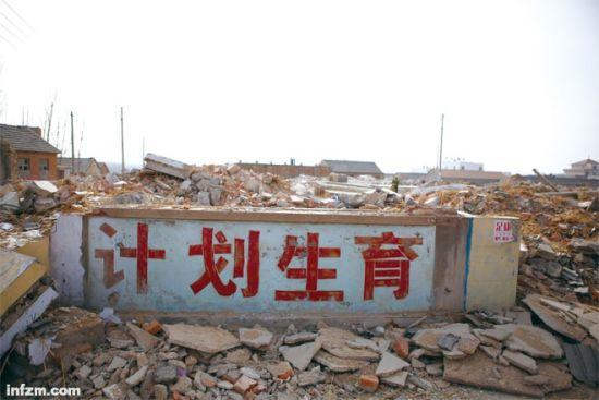 中国已进入了世界生育率最低的国家行列。2009年爆发的民工荒预示着人口红利即将结束。 (东方IC/图)