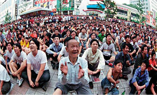 3.2002年,中国队第一次进军世界杯决赛圈,举国欢腾。那一次,中国队小组赛3负0胜,这也是中国队至今唯一一次世界杯成绩。