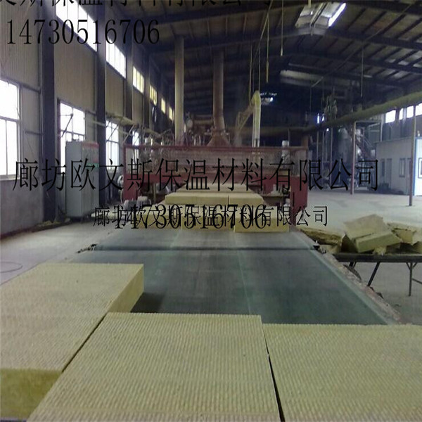 岩棉板厂家具有优良的防火、保温和吸音性能