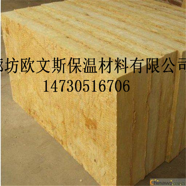 岩棉板具有优良的防火、保温和吸音性能