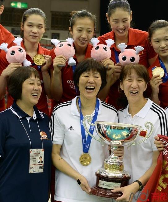 郎平和中国女排。&ldquo;世界因你而美丽&mdash;&mdash;影响世界华人盛典&rdquo;组委会供图