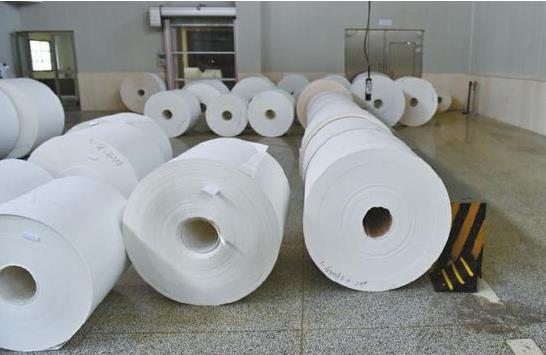 看似&ldquo;白纸&rdquo;的印钞纸已经在造纸过程中加上了水印。