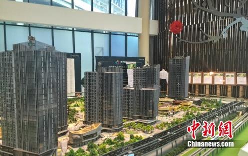 资料图:楼盘销售中心。中新网种卿 摄