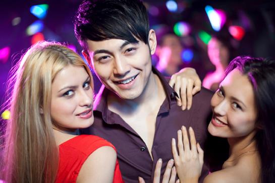 作家感叹去美国后不想娶中国女人(图片来源:华盖创意)